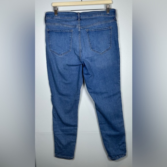 Old Navy Women's Rockstar Blue Jeans. High Rise. Stretch. Size 14 - Picture 2 of 8